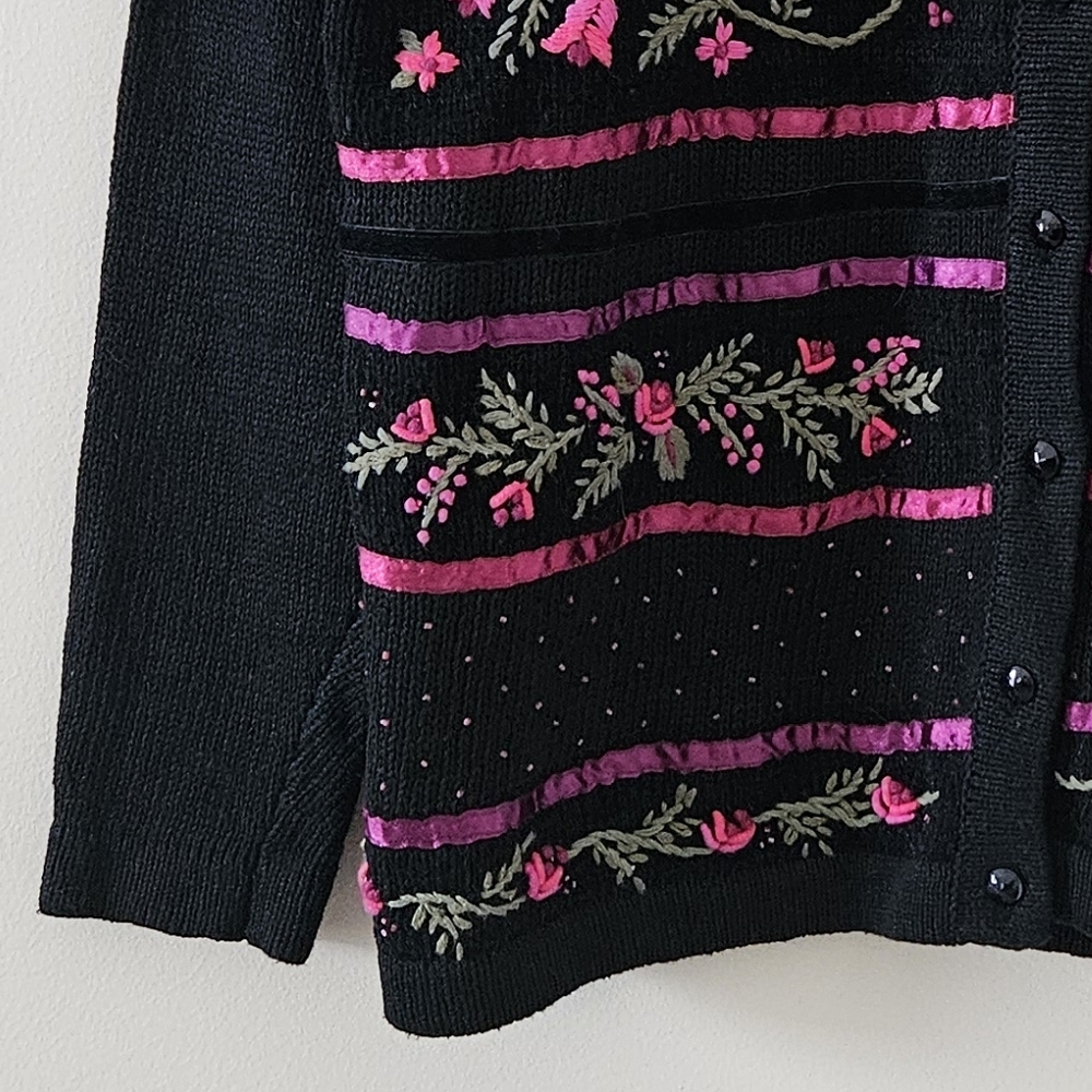 VTG 90s Cottagecore Grandma Black Pink Embroidered Floral Cardigan Sweater Small - Picture 7 of 9